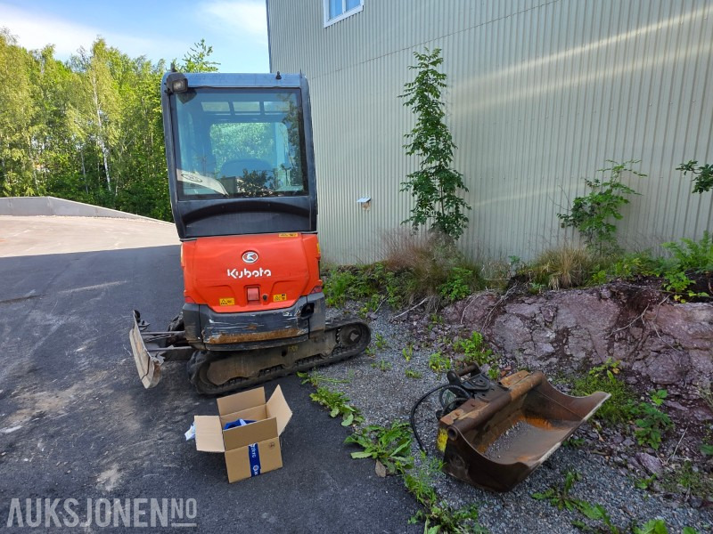 2015 Kubota KX019-4 Minigraver med grave og pusseskuff - Mini escavadeira: foto 4 2015 Kubota KX019-4 Minigraver med grave og pusseskuff - Mini escavadeira: foto 4