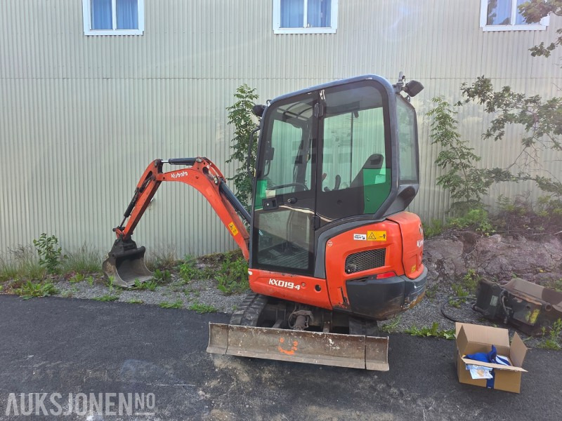 2015 Kubota KX019-4 Minigraver med grave og pusseskuff - Mini escavadeira: foto 3 2015 Kubota KX019-4 Minigraver med grave og pusseskuff - Mini escavadeira: foto 3