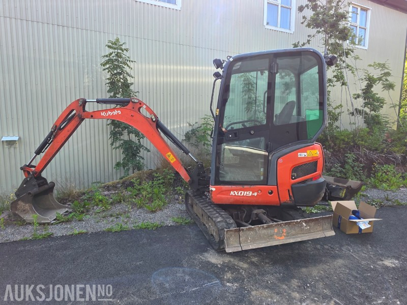 2015 Kubota KX019-4 Minigraver med grave og pusseskuff - Mini escavadeira: foto 1 2015 Kubota KX019-4 Minigraver med grave og pusseskuff - Mini escavadeira: foto 1