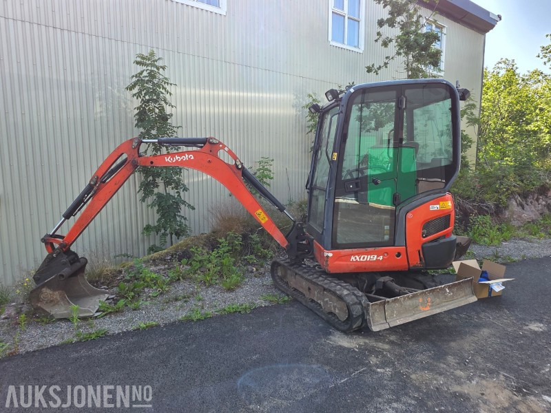 2015 Kubota KX019-4 Minigraver med grave og pusseskuff - Mini escavadeira: foto 2 2015 Kubota KX019-4 Minigraver med grave og pusseskuff - Mini escavadeira: foto 2
