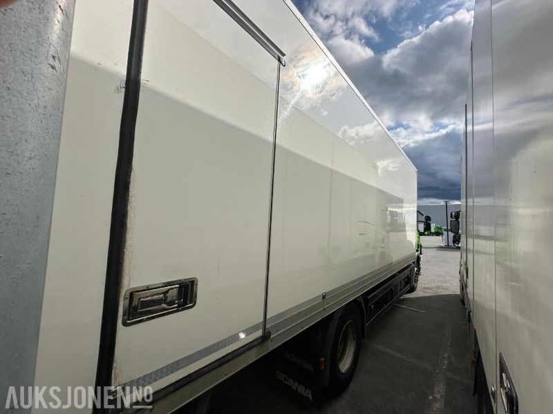 2015 Scania P-serie 280 4*2 - skapbil med løftelem og ryggekamera - Caminhão furgão: foto 4 2015 Scania P-serie 280 4*2 - skapbil med løftelem og ryggekamera - Caminhão furgão: foto 4
