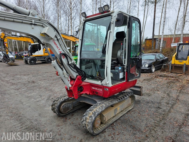 2015 Takeuchi TB230 minigraver 2,8 T SMP rototilt - Mini escavadeira: foto 3 2015 Takeuchi TB230 minigraver 2,8 T SMP rototilt - Mini escavadeira: foto 3