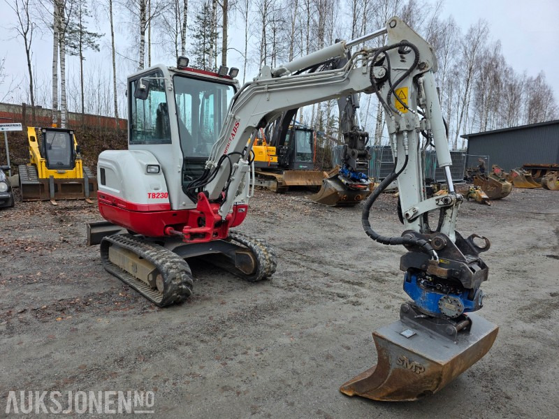 2015 Takeuchi TB230 minigraver 2,8 T SMP rototilt - Mini escavadeira: foto 2 2015 Takeuchi TB230 minigraver 2,8 T SMP rototilt - Mini escavadeira: foto 2
