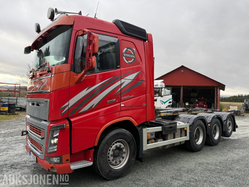 2015 Volvo FH16 650 8x4 med AJK Hydrolift krokløft og I-Shift - Caminhão polibenne: foto 1 2015 Volvo FH16 650 8x4 med AJK Hydrolift krokløft og I-Shift - Caminhão polibenne: foto 1