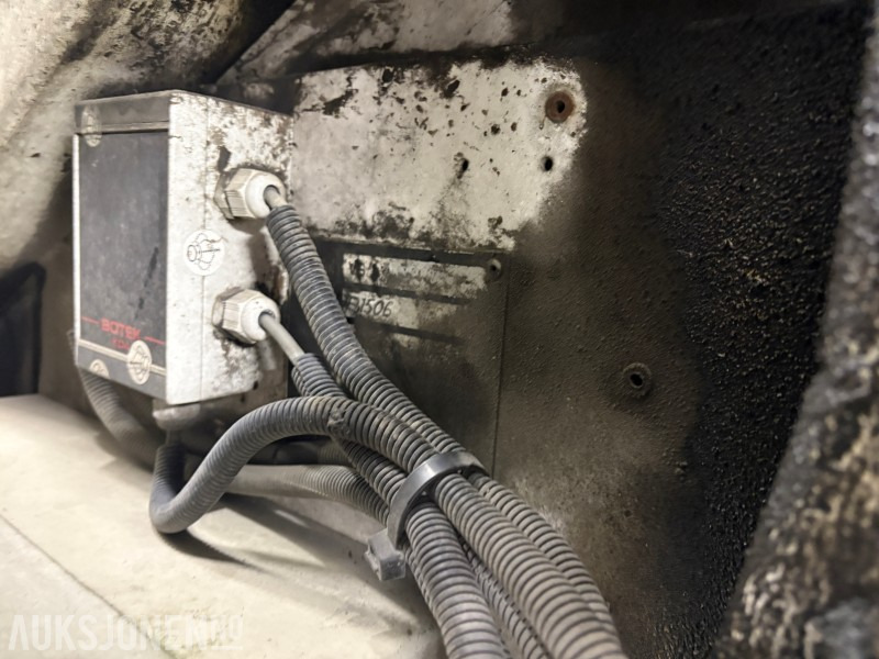 2015 Volvo FMX 420 EURO 6T komprimatorbil med 2 kammer og sidelaster - Caminhão de lixo: foto 5 2015 Volvo FMX 420 EURO 6T komprimatorbil med 2 kammer og sidelaster - Caminhão de lixo: foto 5