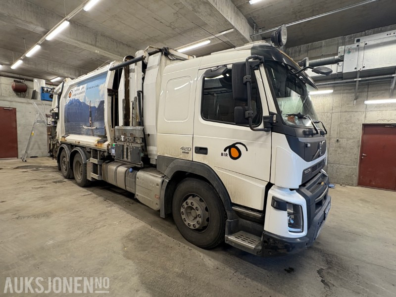 2015 Volvo FMX 420 EURO 6T komprimatorbil med 2 kammer og sidelaster - Caminhão de lixo: foto 2 2015 Volvo FMX 420 EURO 6T komprimatorbil med 2 kammer og sidelaster - Caminhão de lixo: foto 2