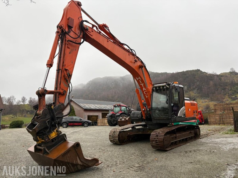 2016 Hitachi ZX210LC-5B med Engcon tiltrotator, planeringsskuffe og Gjerstad graveskuff - Escavadeira: foto 2 2016 Hitachi ZX210LC-5B med Engcon tiltrotator, planeringsskuffe og Gjerstad graveskuff - Escavadeira: foto 2