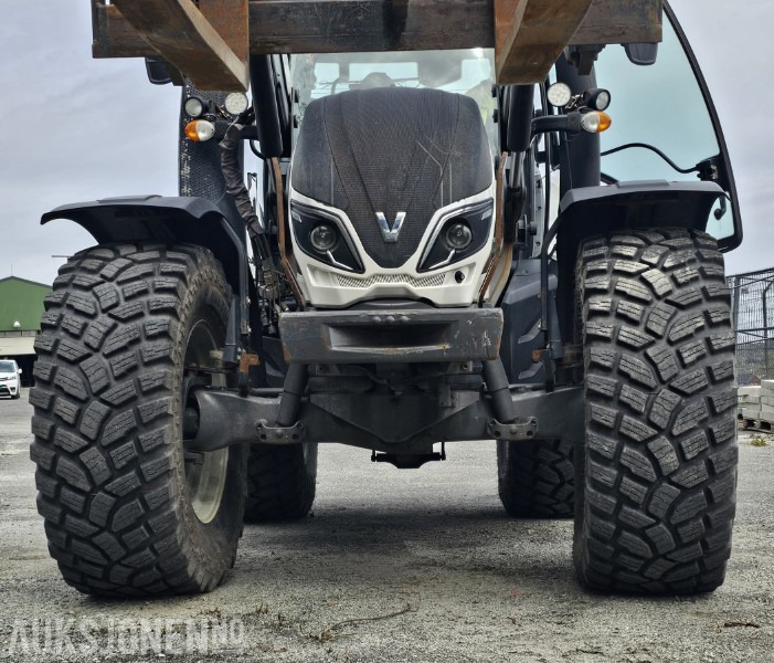 2016 Valtra T144D - Direct - Laster - Luft - 50 km/t - 3 -Medfølger skuffe - Trator: foto 5 2016 Valtra T144D - Direct - Laster - Luft - 50 km/t - 3 -Medfølger skuffe - Trator: foto 5