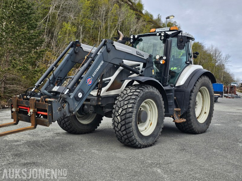 2016 Valtra T144D - Direct - Laster - Luft - 50 km/t - 3 -Medfølger skuffe - Trator: foto 2 2016 Valtra T144D - Direct - Laster - Luft - 50 km/t - 3 -Medfølger skuffe - Trator: foto 2