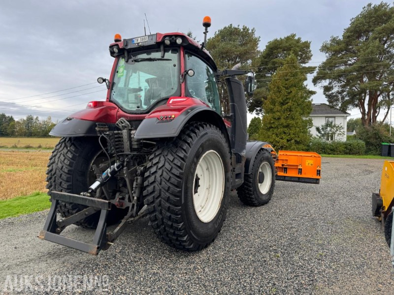 2016 Valtra T174E med Schmidt Tellefsdal U-LS 43.6 plog (2022), Valtra 76 frontlaster og betong lodd - Trator: foto 5 2016 Valtra T174E med Schmidt Tellefsdal U-LS 43.6 plog (2022), Valtra 76 frontlaster og betong lodd - Trator: foto 5