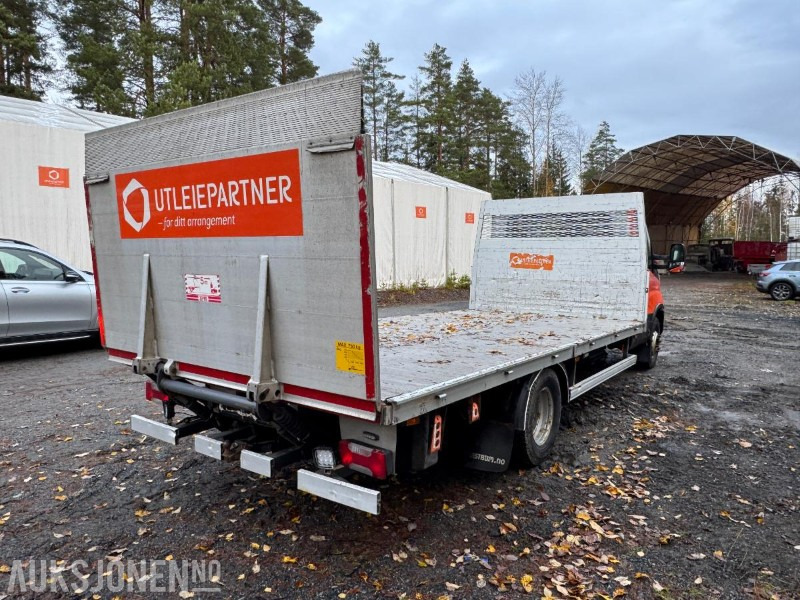 2017 Iveco Daily planbil med bakløfter / rep objekt - Camião de caixa aberta/ Plataforma: foto 5 2017 Iveco Daily planbil med bakløfter / rep objekt - Camião de caixa aberta/ Plataforma: foto 5