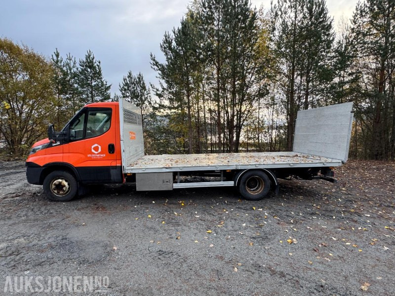 2017 Iveco Daily planbil med bakløfter / rep objekt - Camião de caixa aberta/ Plataforma: foto 2 2017 Iveco Daily planbil med bakløfter / rep objekt - Camião de caixa aberta/ Plataforma: foto 2