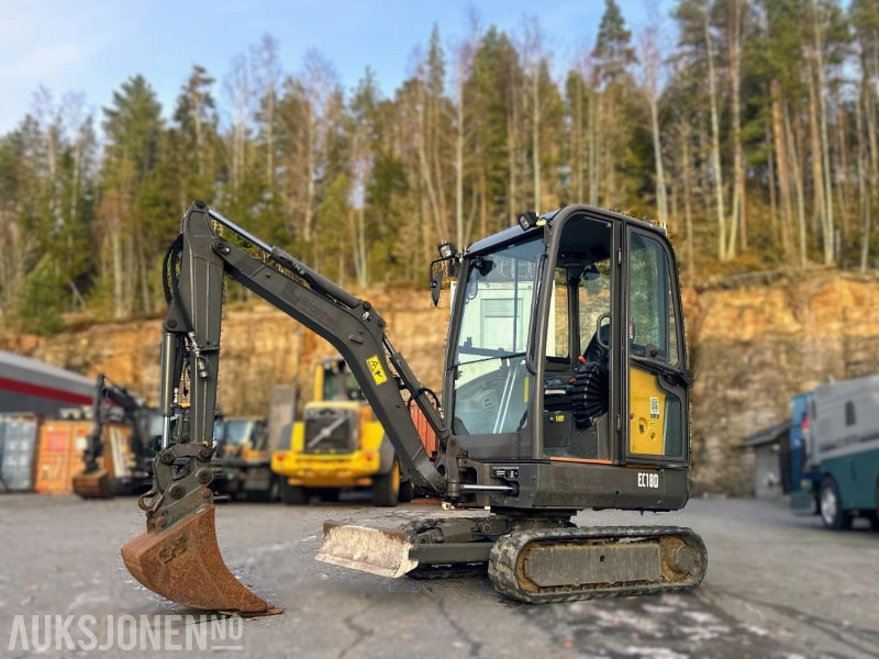 2017 VOLVO EC18D MINIGRAVER 1790 KG SMP GRAVESKUFFE 2358 TIMER - Mini escavadeira: foto 1 2017 VOLVO EC18D MINIGRAVER 1790 KG SMP GRAVESKUFFE 2358 TIMER - Mini escavadeira: foto 1