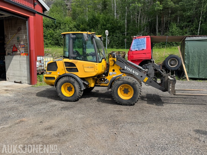 2017 Volvo L25 H S Hjullaster - 4 funksjon - Pallegafler og 2 skuffer - Carregadeira de rodas: foto 5 2017 Volvo L25 H S Hjullaster - 4 funksjon - Pallegafler og 2 skuffer - Carregadeira de rodas: foto 5