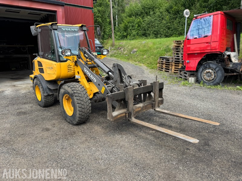 2017 Volvo L25 H S Hjullaster - 4 funksjon - Pallegafler og 2 skuffer - Carregadeira de rodas: foto 3 2017 Volvo L25 H S Hjullaster - 4 funksjon - Pallegafler og 2 skuffer - Carregadeira de rodas: foto 3