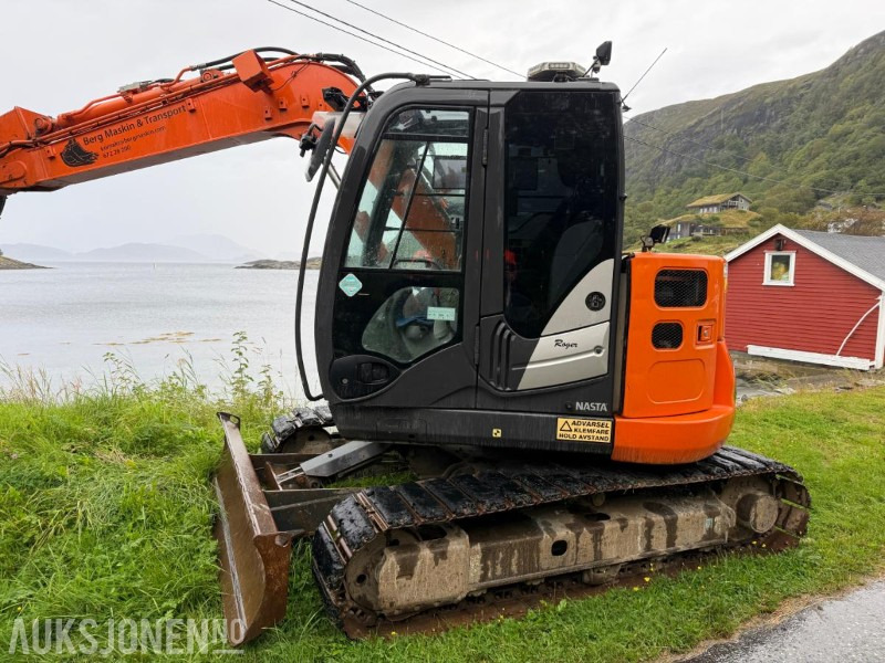 2018 Hitachi ZX85US-5A - Gravemaskin - Tiltrotator - Skjær - Pusseskuff - Lyspakke - Kort hekk - 6 909 timer - Escavadeira: foto 3 2018 Hitachi ZX85US-5A - Gravemaskin - Tiltrotator - Skjær - Pusseskuff - Lyspakke - Kort hekk - 6 909 timer - Escavadeira: foto 3