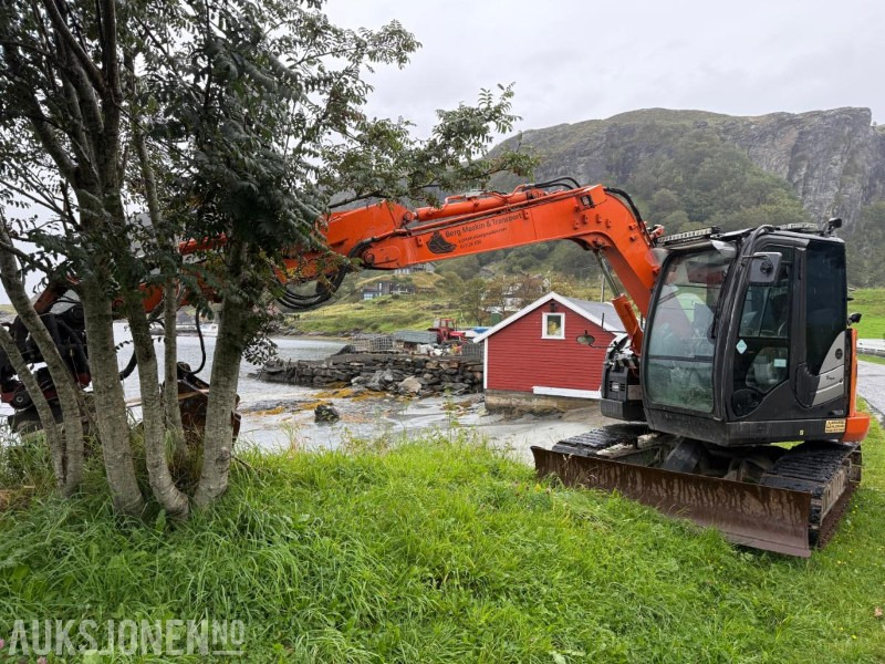 2018 Hitachi ZX85US-5A - Gravemaskin - Tiltrotator - Skjær - Pusseskuff - Lyspakke - Kort hekk - 6 909 timer - Escavadeira: foto 1 2018 Hitachi ZX85US-5A - Gravemaskin - Tiltrotator - Skjær - Pusseskuff - Lyspakke - Kort hekk - 6 909 timer - Escavadeira: foto 1