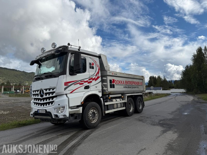 Caminhão basculante 2018 Mercedes-Benz Arocs 2658 Euro 6: foto 1