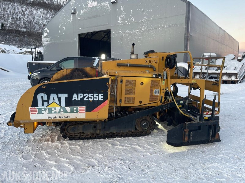 2019 Cat AP255E Beltegående asfaltutlegger, kun 1655 timer ! - Equipamento de construção: foto 2 2019 Cat AP255E Beltegående asfaltutlegger, kun 1655 timer ! - Equipamento de construção: foto 2