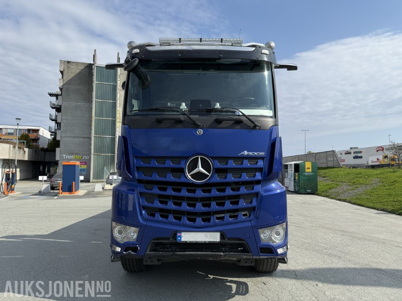 2021 Mercedes-Benz Arocs 3263 8x4 tridem tippbil - Caminhão basculante: foto 2 2021 Mercedes-Benz Arocs 3263 8x4 tridem tippbil - Caminhão basculante: foto 2