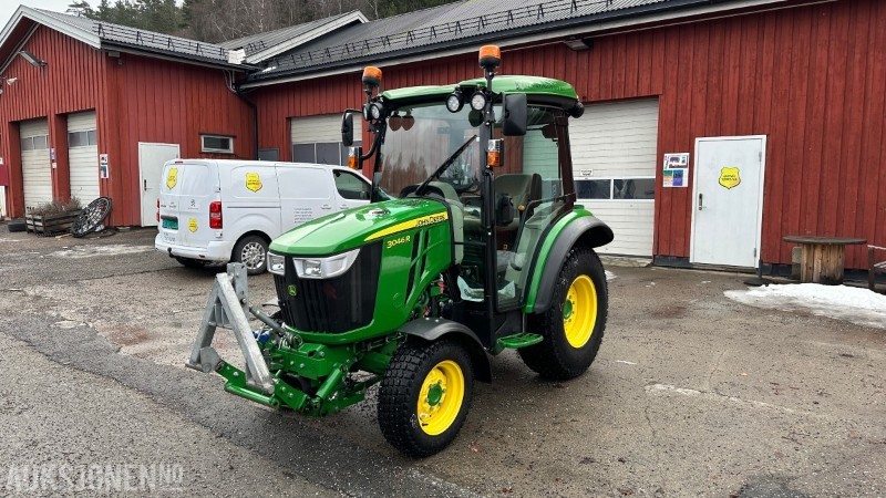 2022 JOHN DEERE 3046R TRAKTOR, HØYT UTSTYRSNIVÅ, 206 TIMER - Trator: foto 1 2022 JOHN DEERE 3046R TRAKTOR, HØYT UTSTYRSNIVÅ, 206 TIMER - Trator: foto 1