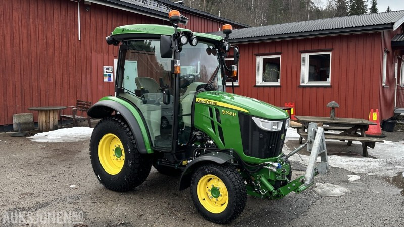2022 JOHN DEERE 3046R TRAKTOR, HØYT UTSTYRSNIVÅ, 206 TIMER - Trator: foto 3 2022 JOHN DEERE 3046R TRAKTOR, HØYT UTSTYRSNIVÅ, 206 TIMER - Trator: foto 3