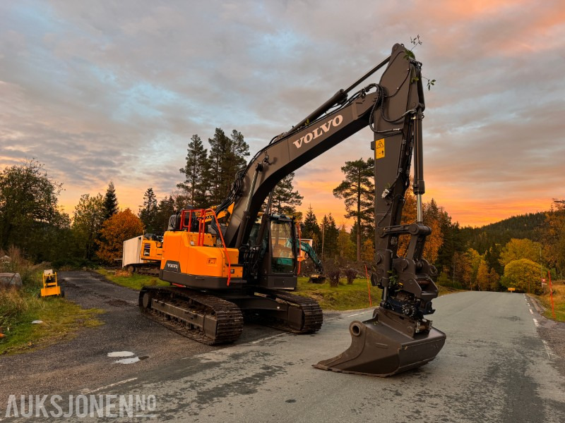 2022 Volvo ECR235EL gravemaskin – kun 15,8 timer – SMP tiltrotator, pusseskuffe og graveskuffe - Escavadeira: foto 3 2022 Volvo ECR235EL gravemaskin – kun 15,8 timer – SMP tiltrotator, pusseskuffe og graveskuffe - Escavadeira: foto 3