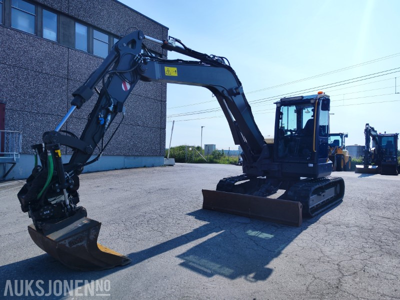 2022 Volvo ECR88D PRO – Kompakt 8-tonns gravemaskin med tiltrotator, klype og 3 skuffer - Escavadeira: foto 2 2022 Volvo ECR88D PRO – Kompakt 8-tonns gravemaskin med tiltrotator, klype og 3 skuffer - Escavadeira: foto 2