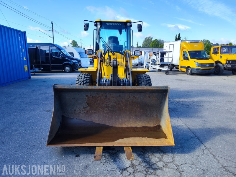 2022 Volvo L30GS – Komplett maskin - Lavt timetall - Feiekost - Vikeplog - Skuff - Gafler - Carregadeira de rodas: foto 3 2022 Volvo L30GS – Komplett maskin - Lavt timetall - Feiekost - Vikeplog - Skuff - Gafler - Carregadeira de rodas: foto 3