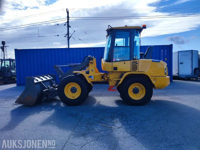 2022 Volvo L30GS – Komplett maskin - Lavt timetall - Feiekost - Vikeplog - Skuff - Gafler - Carregadeira de rodas: foto 1 2022 Volvo L30GS – Komplett maskin - Lavt timetall - Feiekost - Vikeplog - Skuff - Gafler - Carregadeira de rodas: foto 1