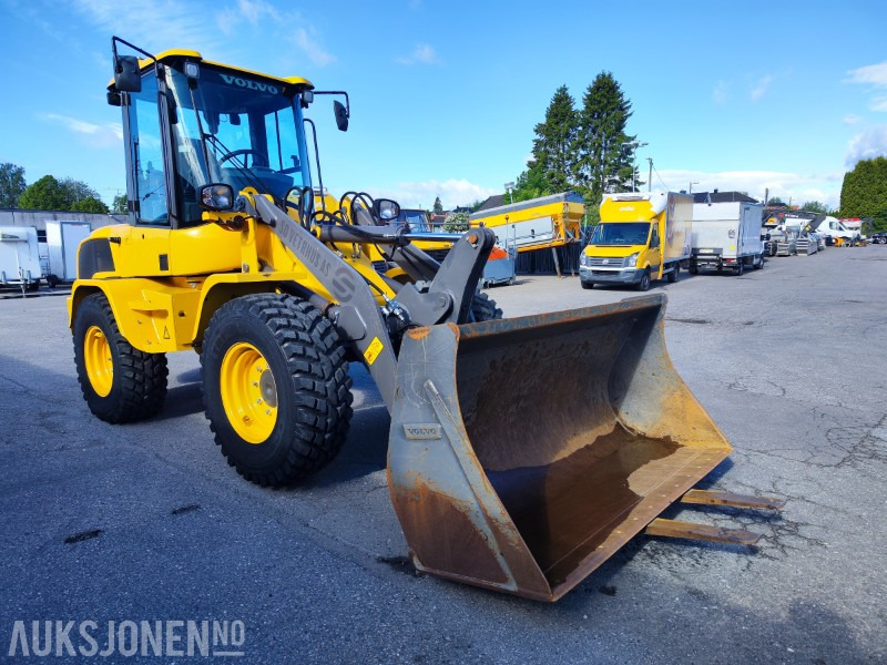 2022 Volvo L30GS – Komplett maskin - Lavt timetall - Feiekost - Vikeplog - Skuff - Gafler - Carregadeira de rodas: foto 4 2022 Volvo L30GS – Komplett maskin - Lavt timetall - Feiekost - Vikeplog - Skuff - Gafler - Carregadeira de rodas: foto 4