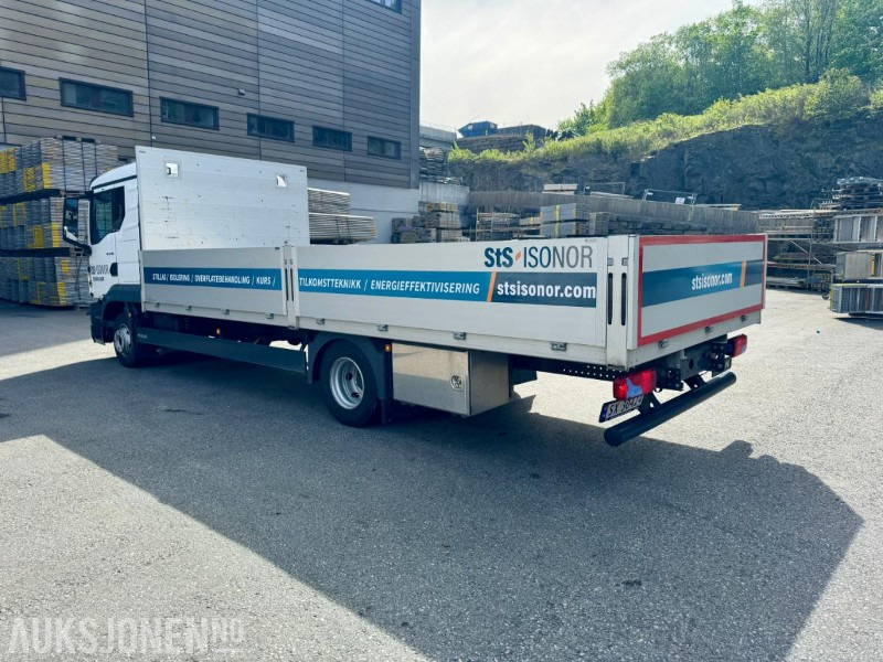 2023 MAN TGL - Planbil - Aut - Euro 6 - Eu-godkjent til 05/26 - Km: 5877 - Camião de caixa aberta/ Plataforma: foto 3 2023 MAN TGL - Planbil - Aut - Euro 6 - Eu-godkjent til 05/26 - Km: 5877 - Camião de caixa aberta/ Plataforma: foto 3