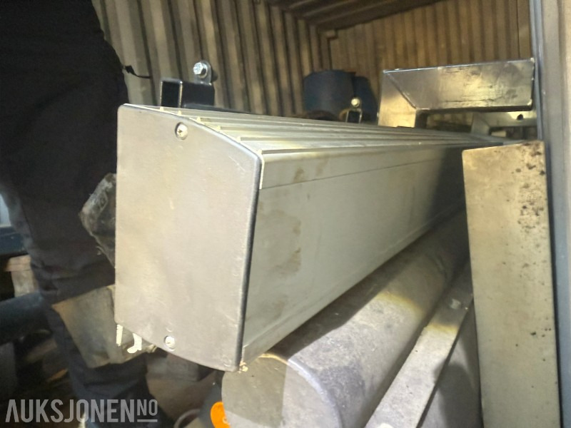 Caminhão Parti ca. 15 stk underkjøringshinder- noen ubrukte: foto 12