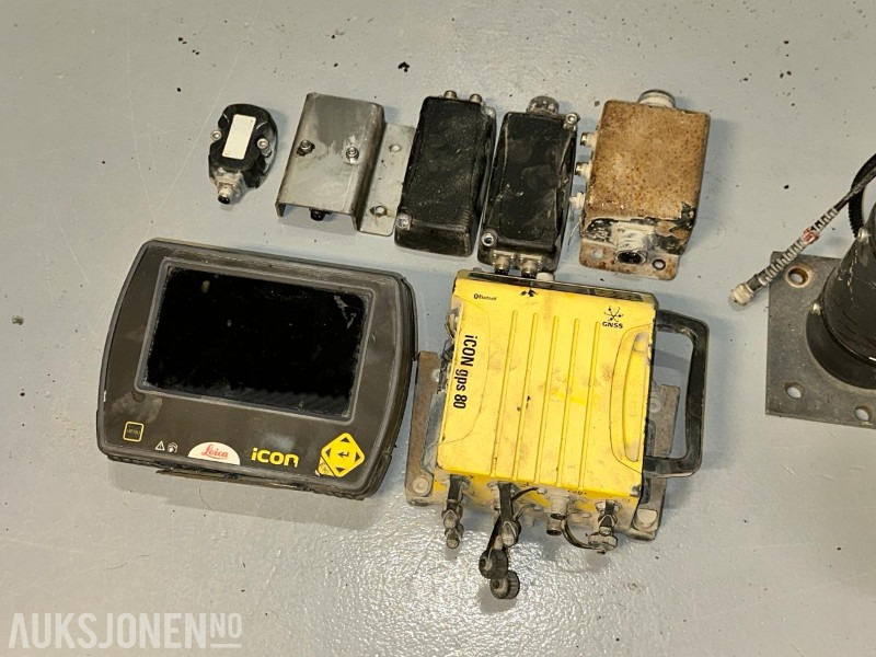 2017 Leica GPS 80 Maskinstyring - komplett system - Equipamento de Máquina de construção: foto 3 2017 Leica GPS 80 Maskinstyring - komplett system - Equipamento de Máquina de construção: foto 3