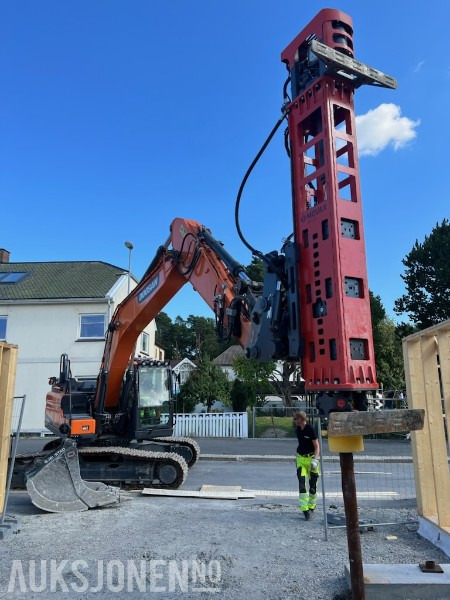2022 Movax DH-25 pålehammer - S70 feste m/Oilquick-kobling. - Equipamento de Máquina de construção: foto 1 2022 Movax DH-25 pålehammer - S70 feste m/Oilquick-kobling. - Equipamento de Máquina de construção: foto 1