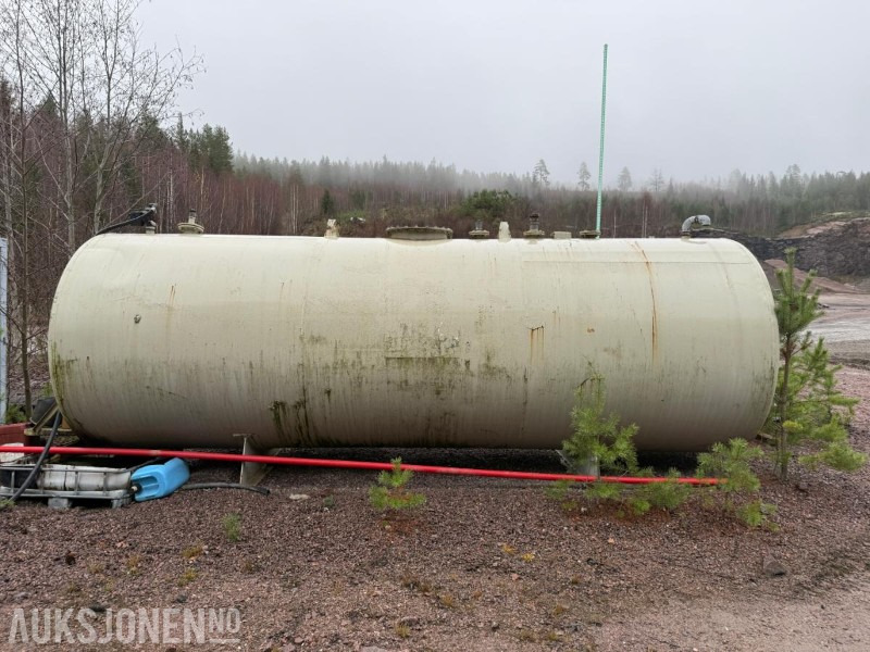 Dieseltank volum 8-10m3 - Equipamento de Máquina de construção: foto 2 Dieseltank volum 8-10m3 - Equipamento de Máquina de construção: foto 2