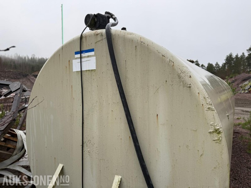 Dieseltank volum 8-10m3 - Equipamento de Máquina de construção: foto 1 Dieseltank volum 8-10m3 - Equipamento de Máquina de construção: foto 1