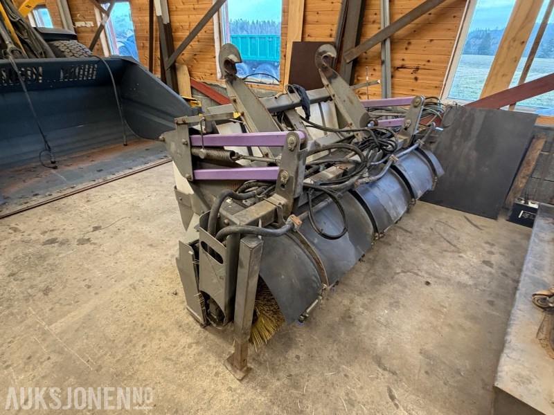 Holms 300/2,2 feiekost med vanntank MED BM FESTE - Equipamento de Máquina de construção: foto 3 Holms 300/2,2 feiekost med vanntank MED BM FESTE - Equipamento de Máquina de construção: foto 3