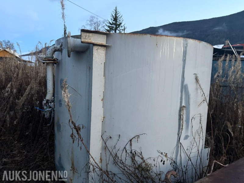 Tank med volum 4,5m3 - Equipamento de Máquina de construção: foto 1 Tank med volum 4,5m3 - Equipamento de Máquina de construção: foto 1