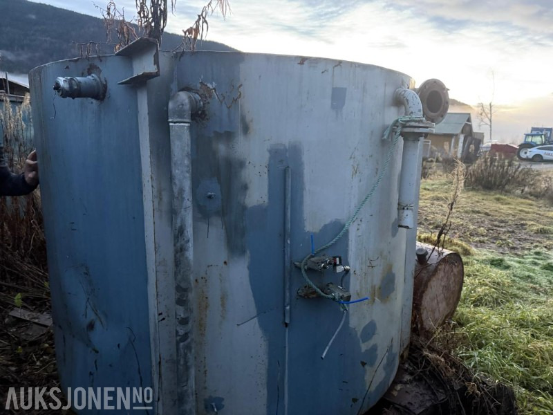 Tank med volum 4,5m3 - Equipamento de Máquina de construção: foto 2 Tank med volum 4,5m3 - Equipamento de Máquina de construção: foto 2