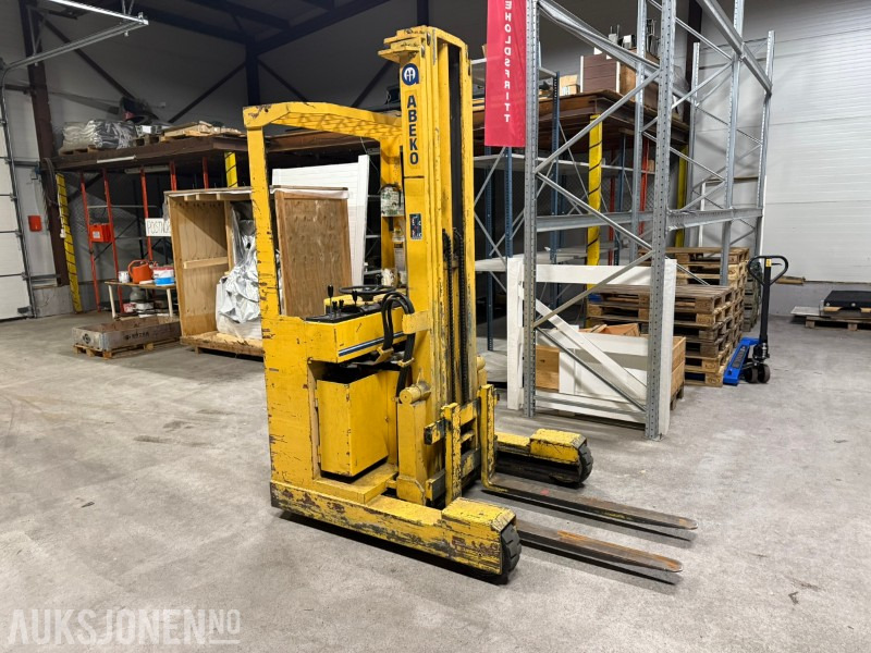 1995 ABECO 12 SMATTF – Elektrisk skyvemasttruck / stabler 1200 kg, 5,65 m løftehøyde - Equipamento de movimentação: foto 2 1995 ABECO 12 SMATTF – Elektrisk skyvemasttruck / stabler 1200 kg, 5,65 m løftehøyde - Equipamento de movimentação: foto 2