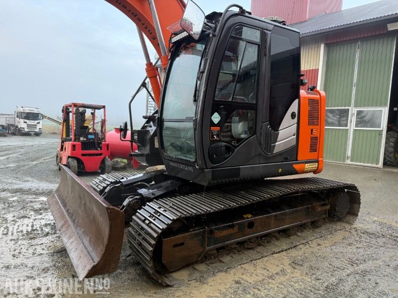 Hitachi ZX135 US-6 EC219, 2 skuffer, sentralsmøring - Escavadeira: foto 2 Hitachi ZX135 US-6 EC219, 2 skuffer, sentralsmøring - Escavadeira: foto 2