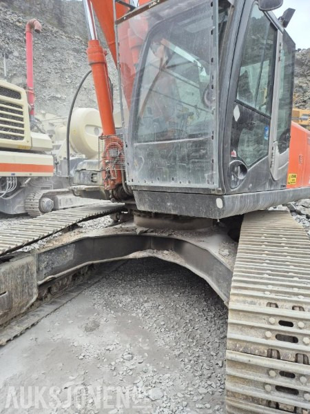 Hitachi ZX280LC Ny motor 2.500 timer siden, nye belter 1.000timer siden , Sentralsmøring, hurtigkobling, 11.600 arbeidstimer, 1 skuffe - Escavadeira: foto 2 Hitachi ZX280LC Ny motor 2.500 timer siden, nye belter 1.000timer siden , Sentralsmøring, hurtigkobling, 11.600 arbeidstimer, 1 skuffe - Escavadeira: foto 2