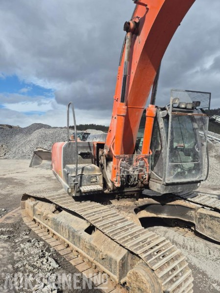 Hitachi ZX280LC Ny motor 2.500 timer siden, nye belter 1.000timer siden , Sentralsmøring, hurtigkobling, 11.600 arbeidstimer, 1 skuffe - Escavadeira: foto 3 Hitachi ZX280LC Ny motor 2.500 timer siden, nye belter 1.000timer siden , Sentralsmøring, hurtigkobling, 11.600 arbeidstimer, 1 skuffe - Escavadeira: foto 3