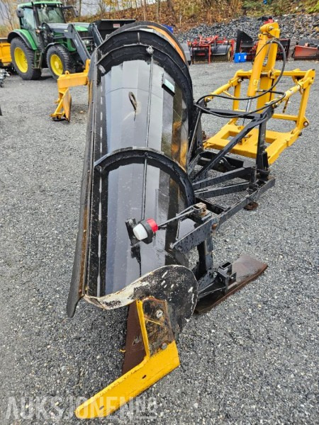 1992 Øveraasen diagonalplog DL 285 B - Største bredde 2900 mm - Med parallellogram - Hydraulisk løft - Máquina agrícola: foto 2 1992 Øveraasen diagonalplog DL 285 B - Største bredde 2900 mm - Med parallellogram - Hydraulisk løft - Máquina agrícola: foto 2