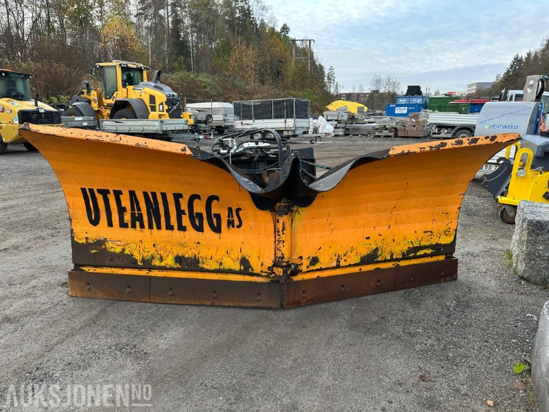 2003 -Tellefsdal brøyteskjær - V-plow high - HK - 3,1m – HMV feste – Repobjekt - Máquina agrícola: foto 1 2003 -Tellefsdal brøyteskjær - V-plow high - HK - 3,1m – HMV feste – Repobjekt - Máquina agrícola: foto 1