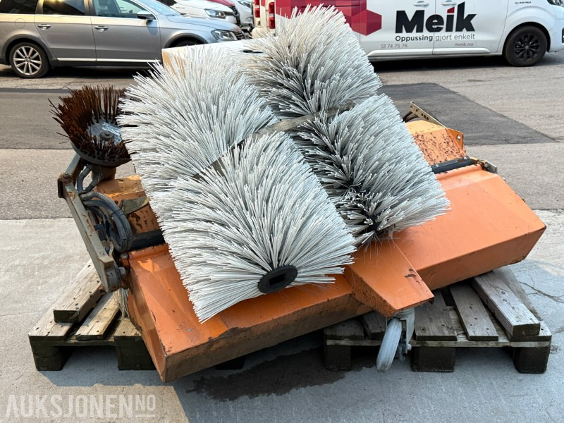 2007 Bema Kommunal-Dual feiekost med vanntank - Máquina agrícola: foto 4 2007 Bema Kommunal-Dual feiekost med vanntank - Máquina agrícola: foto 4