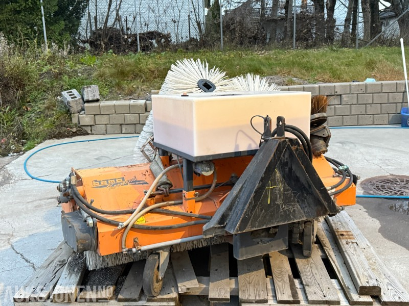 2007 Bema Kommunal-Dual feiekost med vanntank - Máquina agrícola: foto 3 2007 Bema Kommunal-Dual feiekost med vanntank - Máquina agrícola: foto 3