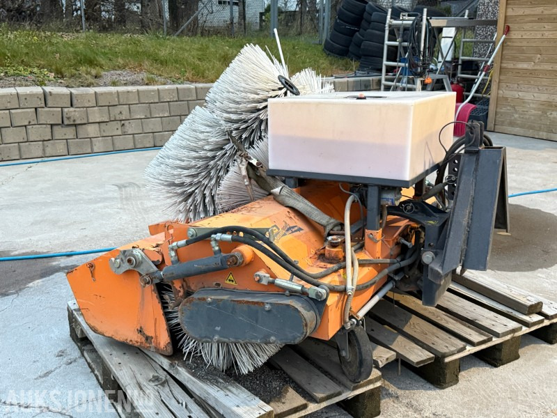 2007 Bema Kommunal-Dual feiekost med vanntank - Máquina agrícola: foto 2 2007 Bema Kommunal-Dual feiekost med vanntank - Máquina agrícola: foto 2