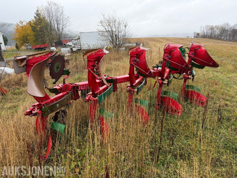 2010 UNIA vendeplog – 5 skjær, kraftig modell - Máquina agrícola: foto 3 2010 UNIA vendeplog – 5 skjær, kraftig modell - Máquina agrícola: foto 3